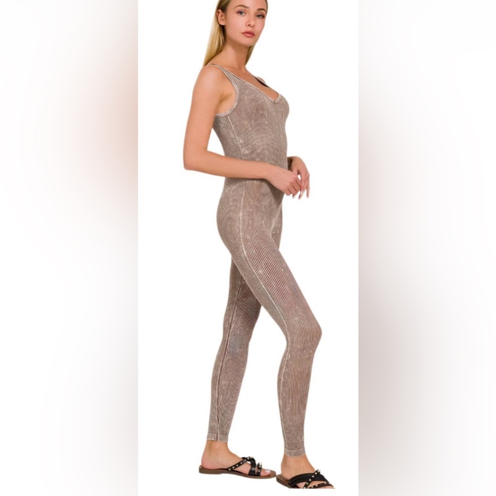 🔥🔥NWT Zenana Outfitters Ribbed Bodycon Distressed Mocha Jumpsuit